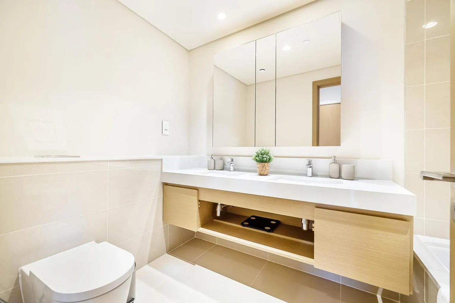 Gone - Creek Res 1403 Apartment Dubai